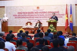 Máximo legislador de Vietnam se reúne con comunidad connacional en Camboya