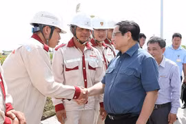 Premier vietnamita inspecciona proyectos clave de infraestructura en Bac Lieu