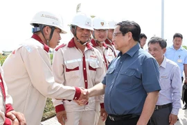 Premier vietnamita inspecciona proyectos clave de infraestructura en Bac Lieu