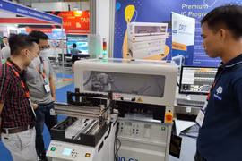 Decenas empresas extranjeras participan en Exposición Internacional NEPCON Vietnam