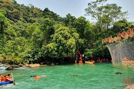 Quang Binh recibe a 30 mil visitantes en tres días feriados