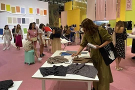 Vietnam asiste a Feria internacional de textil Première Vision 2022 en París