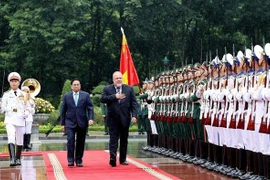 Primer ministro vietnamita preside acto de bienvenida a su homólogo de Cuba