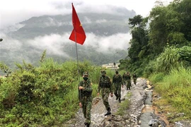 Guardias fronterizas de provincias vietnamita y china realizan patrulla conjunta