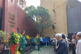 Honran contribuciones de periódicos revolucionarios vietnamitas 