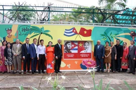 Inauguran pintura mural sobre la amistad Vietnam-Cuba
