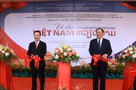 Inauguran exposición fotográfica “Belleza de Vietnam” en Laos