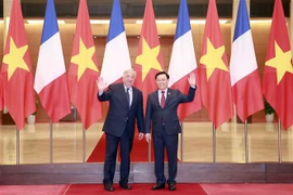 Vietnam otorga importancia a nexos con Francia, afirma presidente parlamentario
