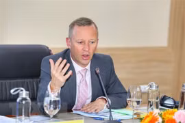 Otorgan distinción vietnamita al embajador británico 