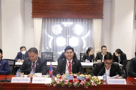 Intensifican intercambios jóvenes parlamentarios de Vietnam y Laos