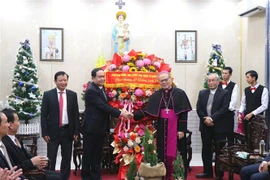 Dirigente parlamentario vietnamita felicita a Arquidiócesis de Hue por Navidad