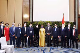 Presidente de Vietnam recibe a empresas líderes en innovación en Singapur