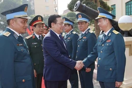 Presidente parlamentario asiste al Día tradicional de Fuerza de Defensa Aérea-Antiaérea
