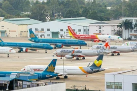 Suben precios de boletos de avión en ocasión de feriado