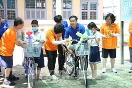 Jóvenes surcoreanos se unen a actividades de voluntariado en provincia de Ben Tre