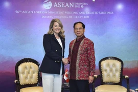 AMM-56: Canciller vietnamita se reúne con homólogos de otros países