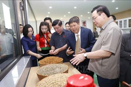 Titular del Parlamento vietnamita inaugura fábrica de café en Son La