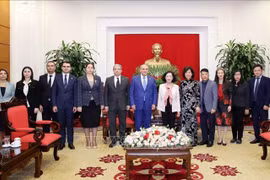 Profundizan lazos entre partidos gobernantes de Vietnam y Azerbaiyán