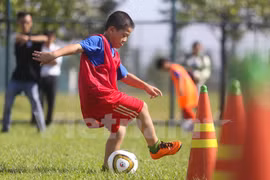 FIFA dona más de 50 mil balones a escuelas de Vietnam