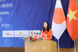 Vicecanciller se reúne con comunidad vietnamita en Kyushu de Japón