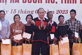 Presidente de Vietnam alienta a personas pobres en provincia altiplana 