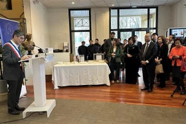 Conmemoran 50 años de firma de Acuerdo de París en comuna francesa