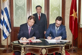 Fomentan Vietnam y Uruguay relaciones parlamentarias 