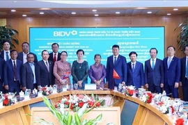Viceprimera ministra camboyana elogia aporte del banco vietnamita al desarrollo de su país