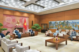 Dirigente parlamentario vietnamita recibe a embajador cubano