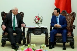 Vietnam y EAU intercambian cartas de felicitaciones