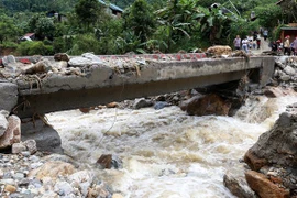 Premier vietnamita insta a superar consecuencias de inundaciones repentinas en Lao Cai