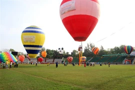 Ciudad vietnamita busca estimular turismo con festival de globos aerostáticos