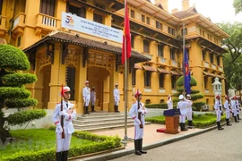 Izan bandera de ASEAN en Vietnam por 56 aniversario de su fundación