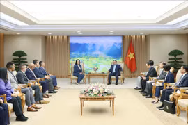 Premier vietnamita recibe a una delegación del estado de California