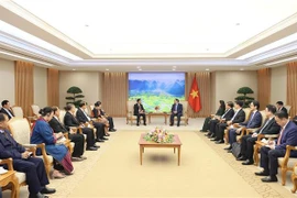 Vietnam y Laos promueven relaciones de gran amistad