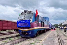 Arranca un tren de carga desde provincia survietnamita de Binh Duong a China