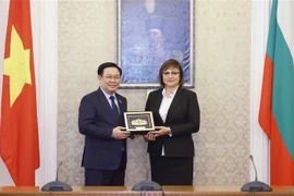Presidente del Parlamento continúa sus actividades en Bulgaria