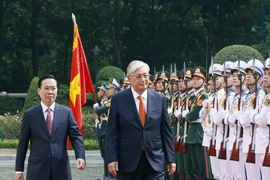 Presidente de Vietnam encabeza ceremonia de bienvenida a su homólogo kazajo