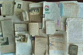 Centro de EE.UU. entrega recuerdos de mártires a organización vietnamita