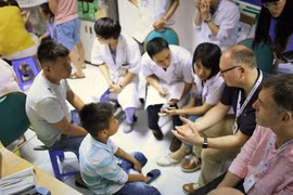 Médicos británicos voluntarios realizarán cirugías de trauma craneofacial en Vietnam