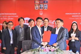 Filial de Viettel en Camboya firma acuerdo de cooperación estratégica con un grupo local