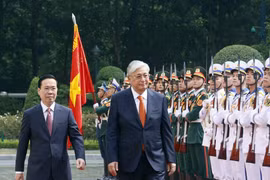 Presidente de Vietnam encabeza ceremonia de bienvenida a su homólogo kazajo