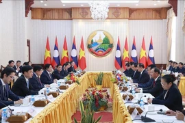 Premier vietnamita se reúne con su homólogo de Laos