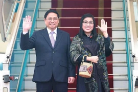 Premier parte de Hanoi para realizar visitas oficiales a Singapur y Brunei