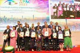 Médico vietnamita honrado con premio de Asia – Pacífico por sus aportes a prevención de ceguera