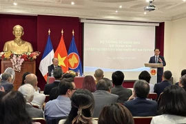 Canciller vietnamita destaca aportes de comunidad de connacionales en Francia