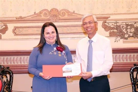 Autoridades de Ciudad Ho Chi Minh reciben a funcionaria de ONU Mujeres