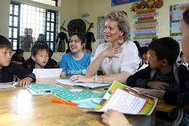 Reina belga impresionada con trabajo para protección de niños en Vietnam
