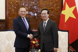 Presidente vietnamita recibe a embajador saliente de Kazajstán