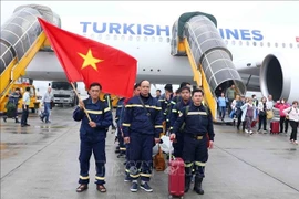 Honran a brigada de rescate de policía vietnamita por esfuerzos en Turquía